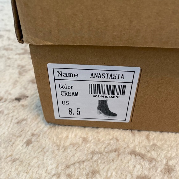 Oasis Soviet Anastasia Cream Lug Chelsea Boot - Picture 6 of 9